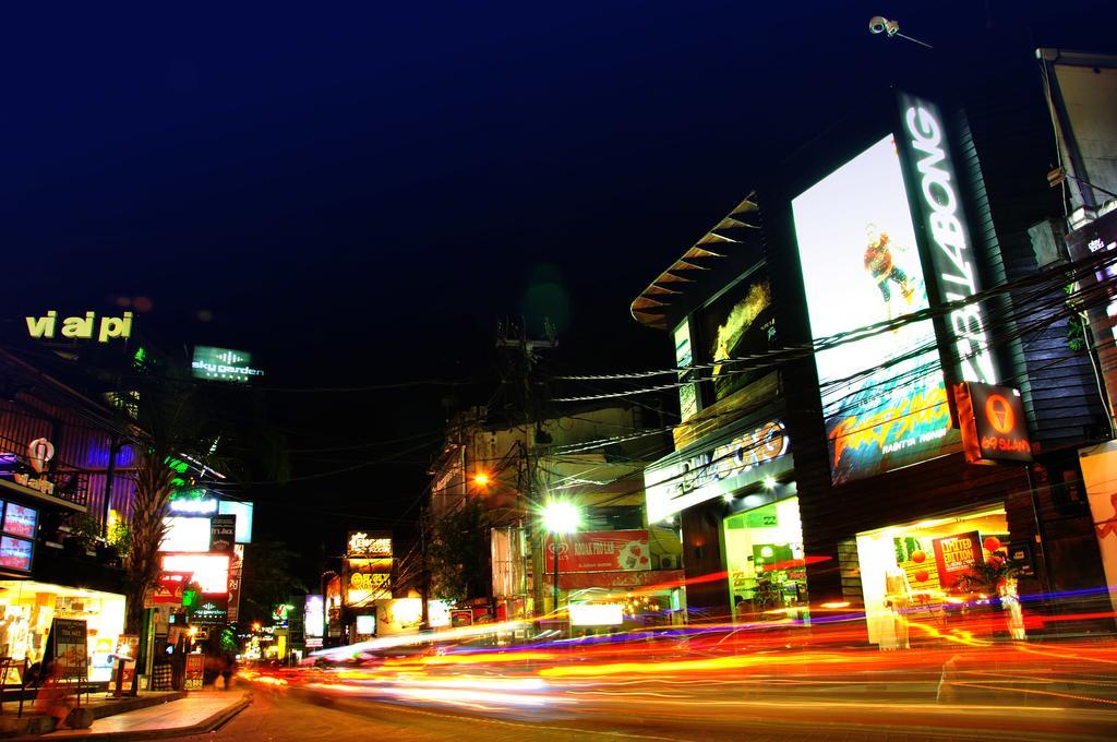 Bemo Corner Guest House Kuta  Exterior photo