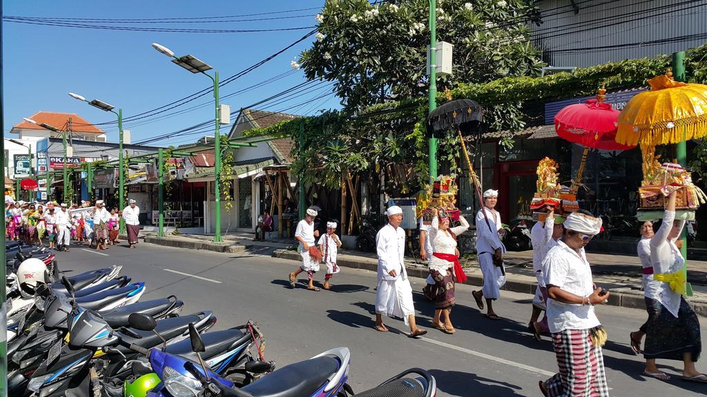 Bemo Corner Guest House Kuta  Exterior photo