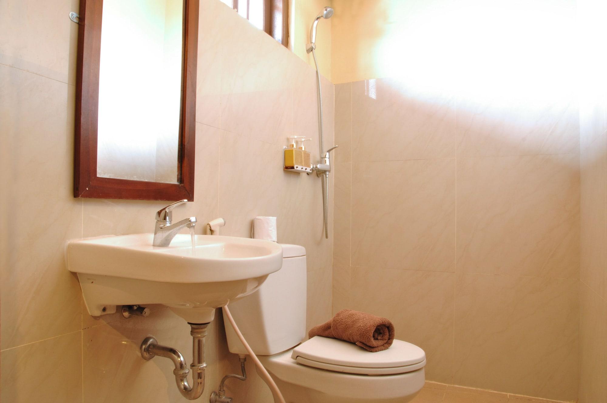 Bemo Corner Guest House Kuta  Exterior photo