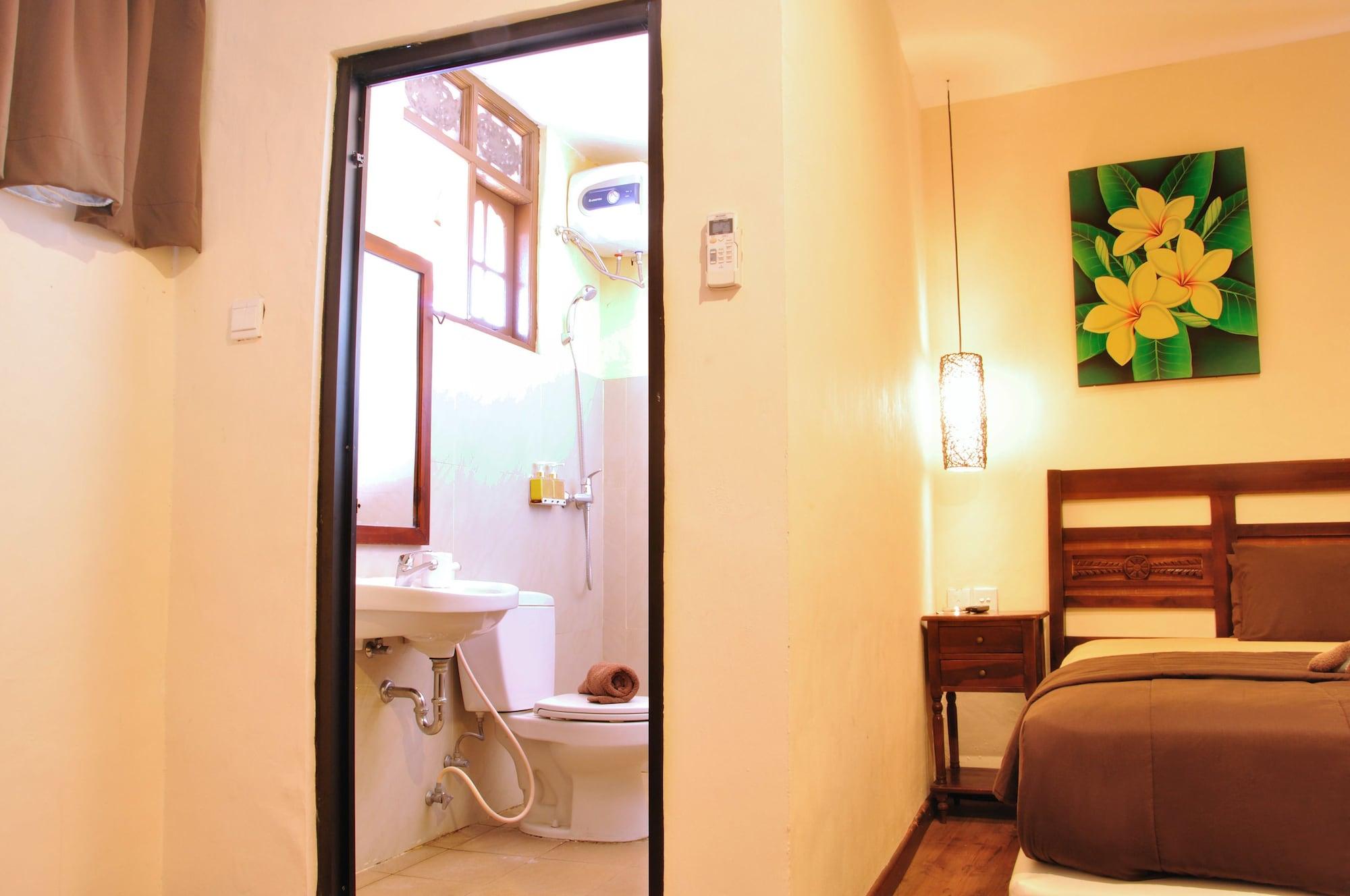 Bemo Corner Guest House Kuta  Exterior photo