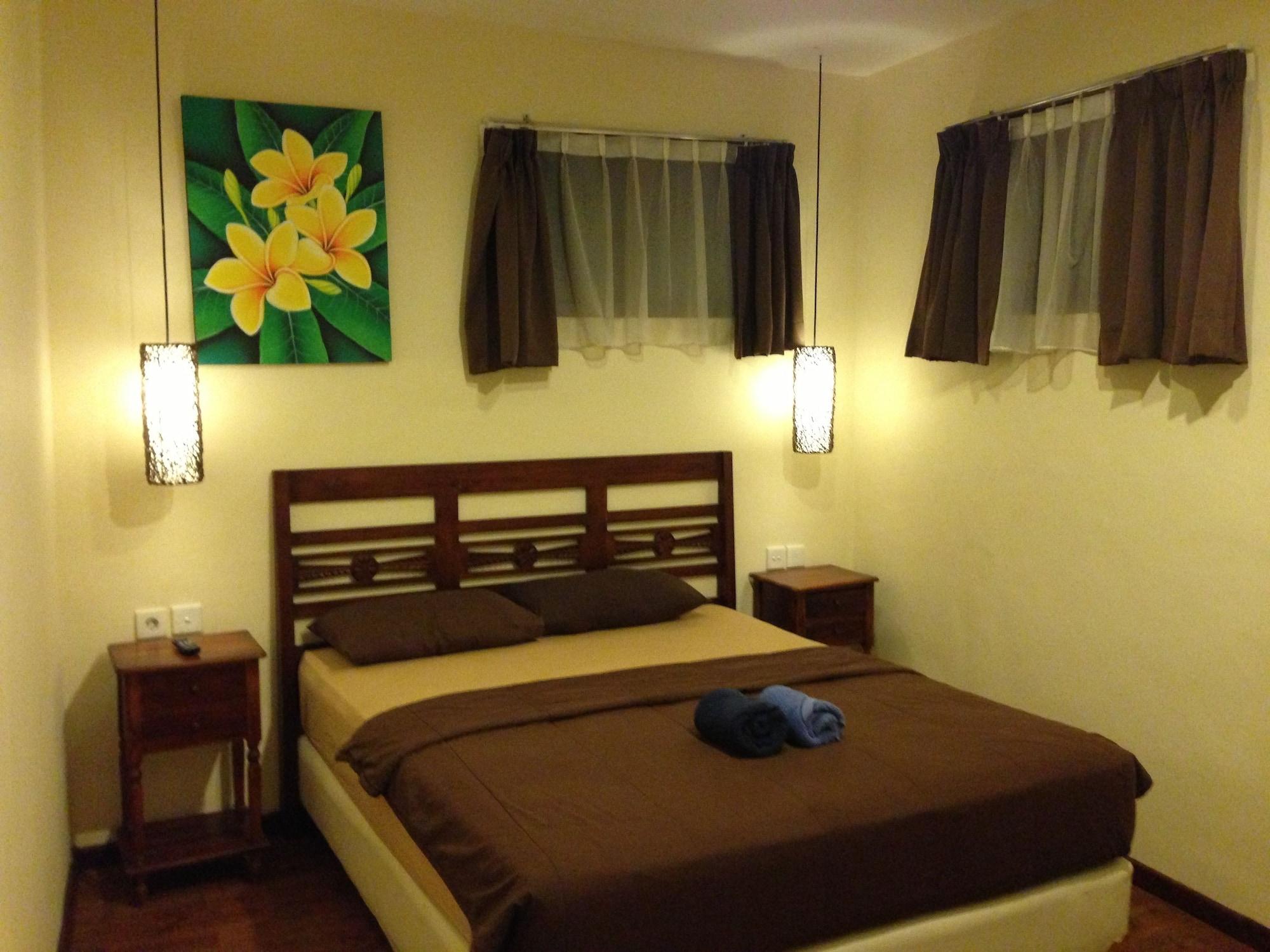 Bemo Corner Guest House Kuta  Exterior photo
