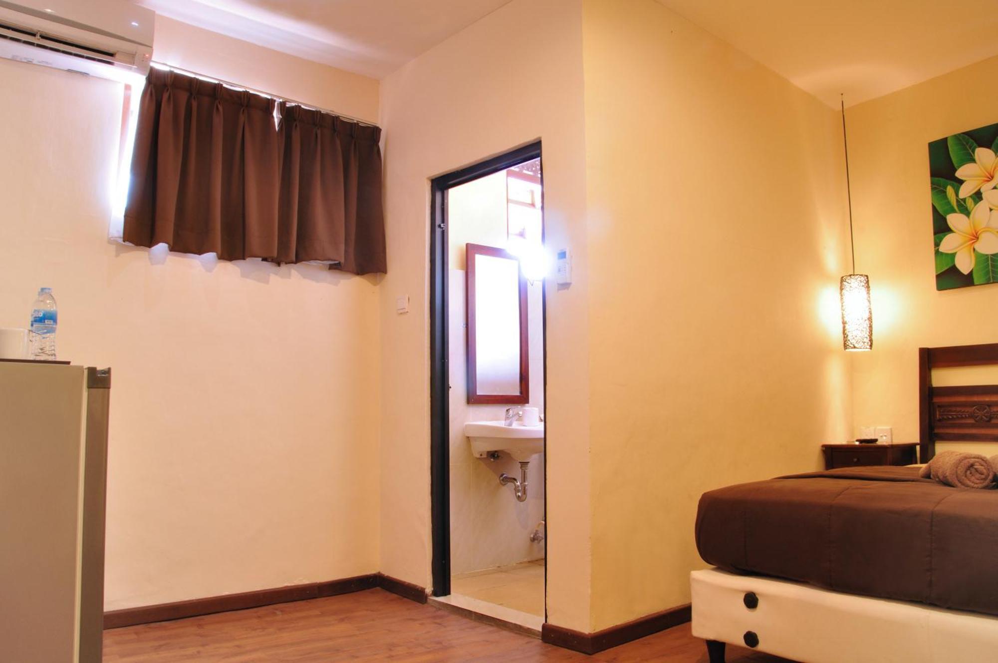 Bemo Corner Guest House Kuta  Room photo