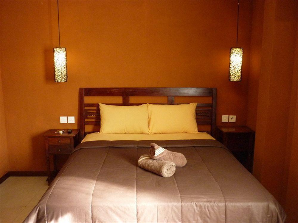 Bemo Corner Guest House Kuta  Exterior photo