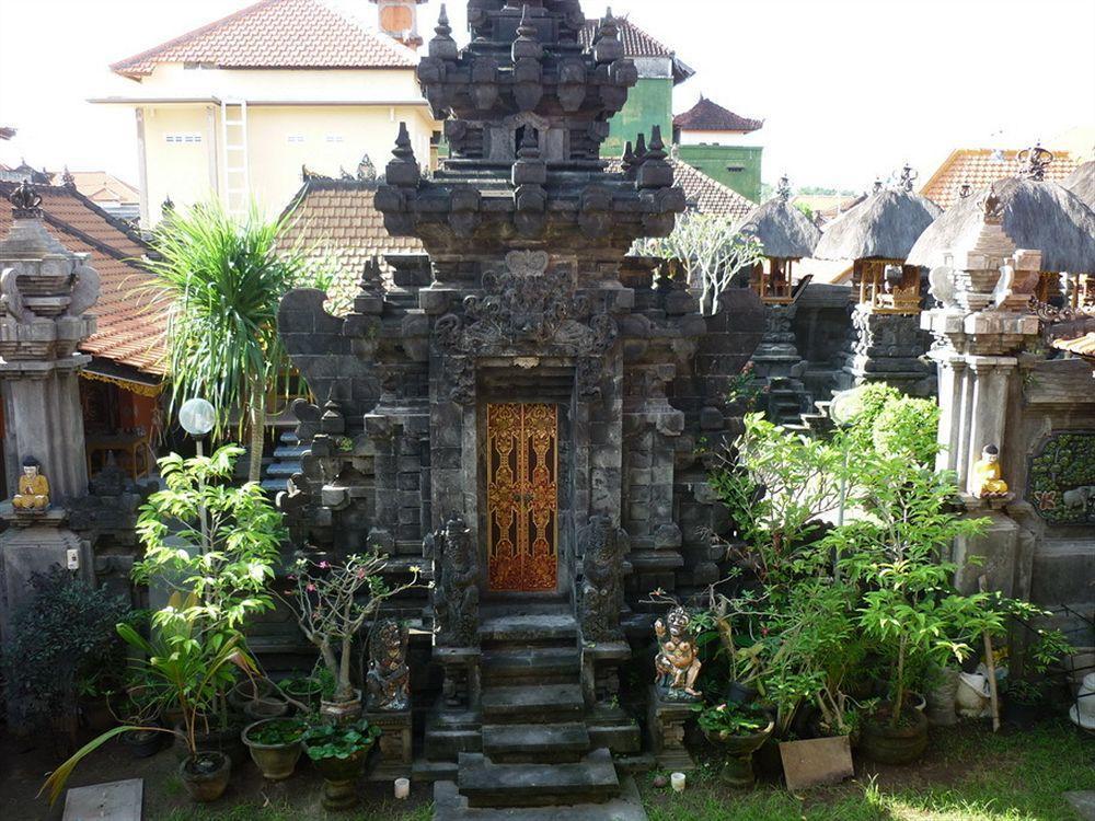 Bemo Corner Guest House Kuta  Exterior photo