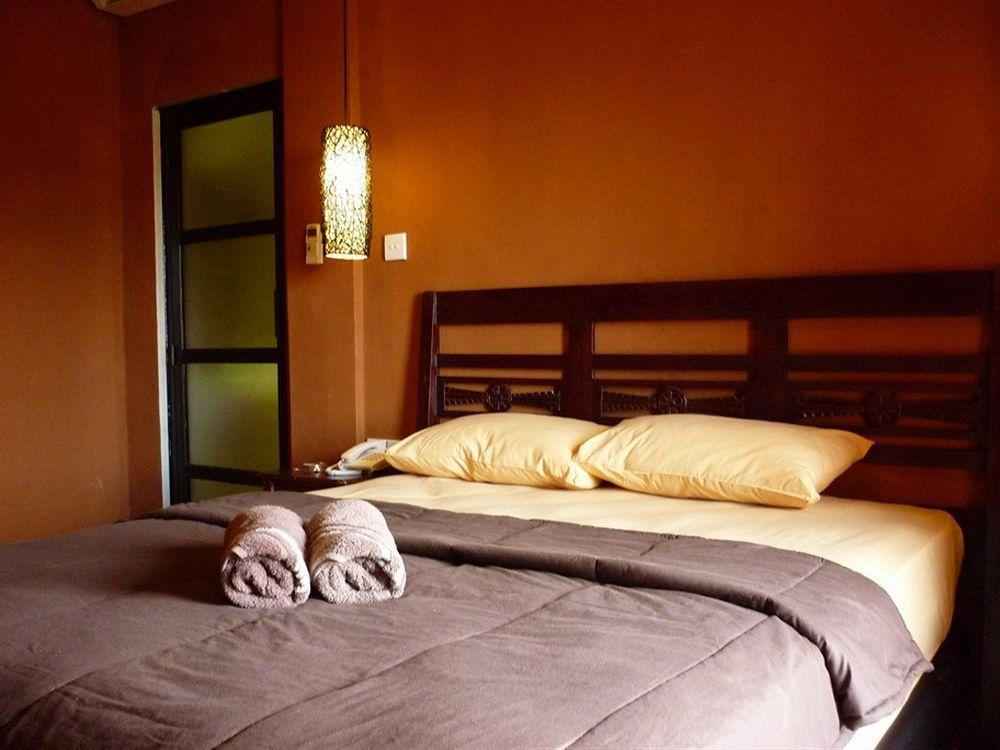Bemo Corner Guest House Kuta  Exterior photo