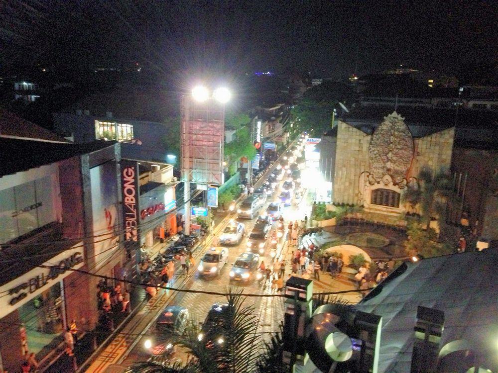 Bemo Corner Guest House Kuta  Exterior photo