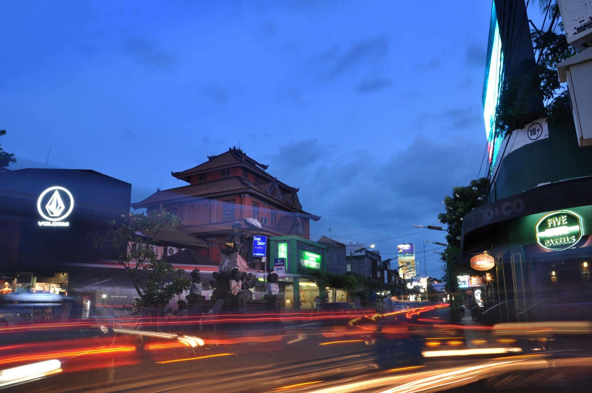 Bemo Corner Guest House Kuta  Exterior photo